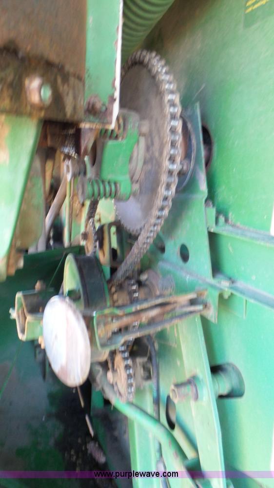 image for item L2116 1982 John Deere 6620 combine