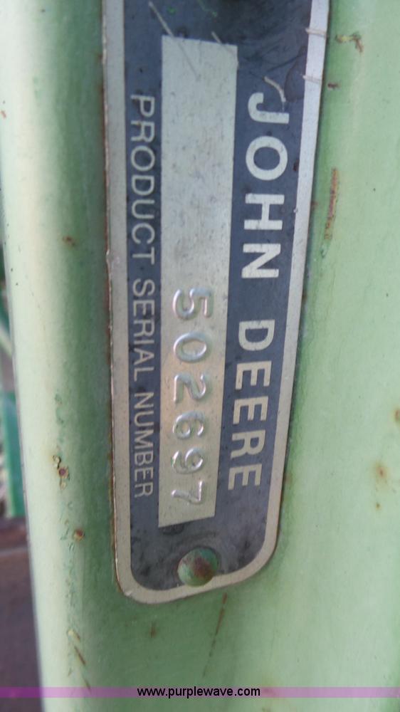 image for item L2116 1982 John Deere 6620 combine