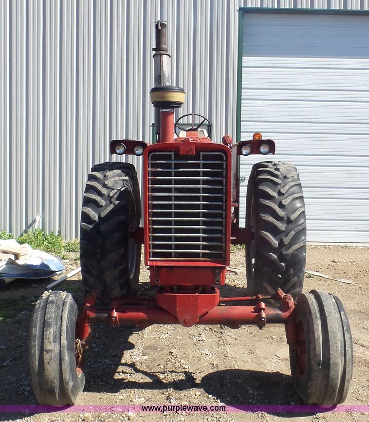 image for item L2117 1970 Farmall 1456 tractor