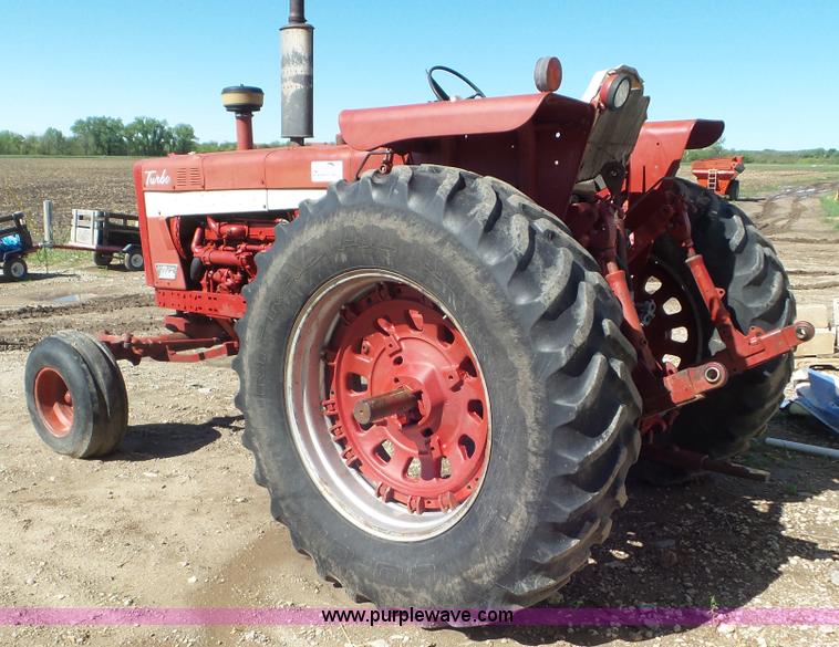 image for item L2117 1970 Farmall 1456 tractor
