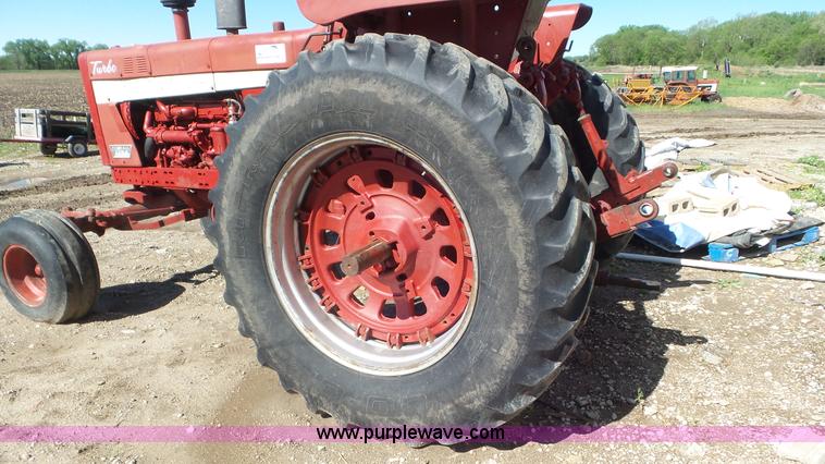image for item L2117 1970 Farmall 1456 tractor