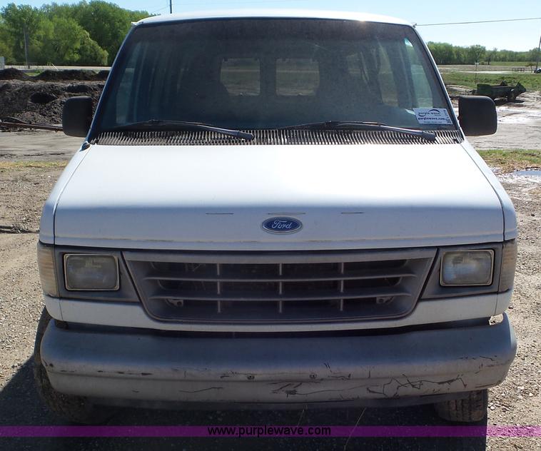 image for item L2118 1993 Ford Club Wagon van