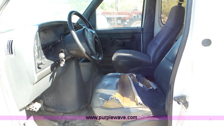 image for item L2118 1993 Ford Club Wagon van