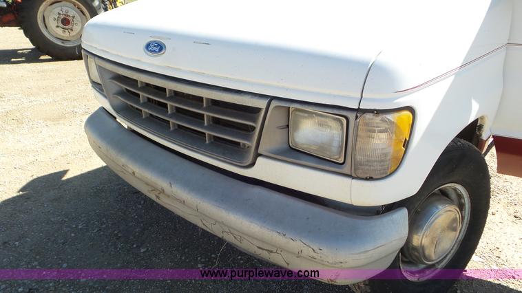 image for item L2118 1993 Ford Club Wagon van