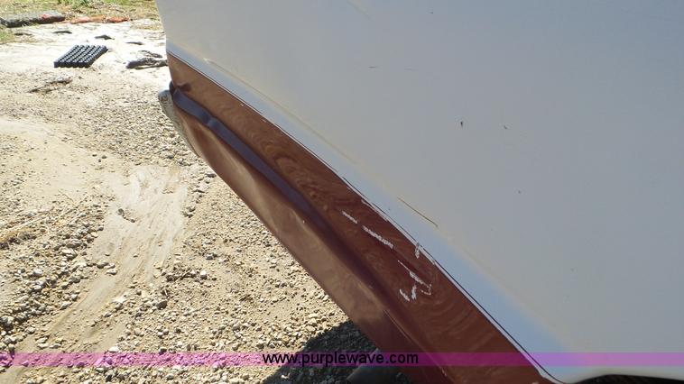 image for item L2118 1993 Ford Club Wagon van