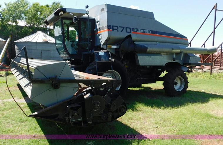 image for item L5831 1991 Gleaner R70 combine