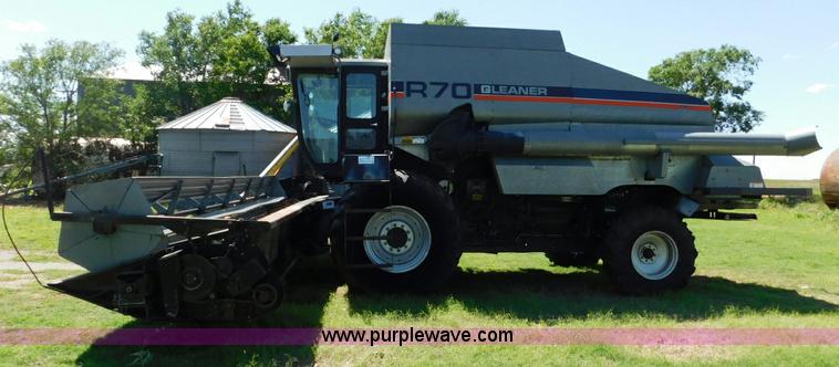 image for item L5831 1991 Gleaner R70 combine