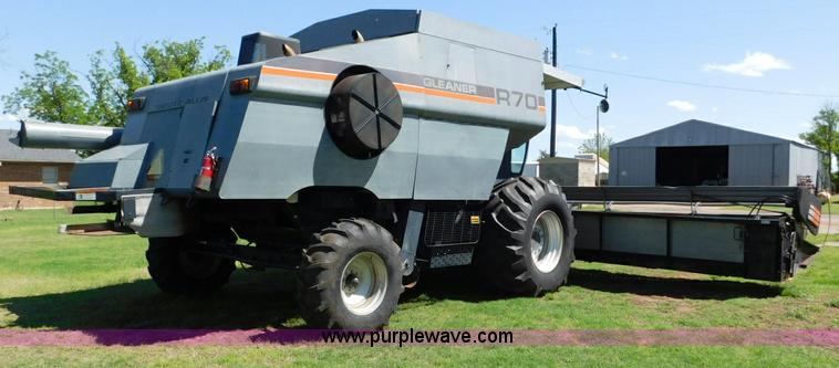 image for item L5831 1991 Gleaner R70 combine
