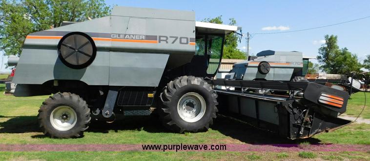 image for item L5831 1991 Gleaner R70 combine