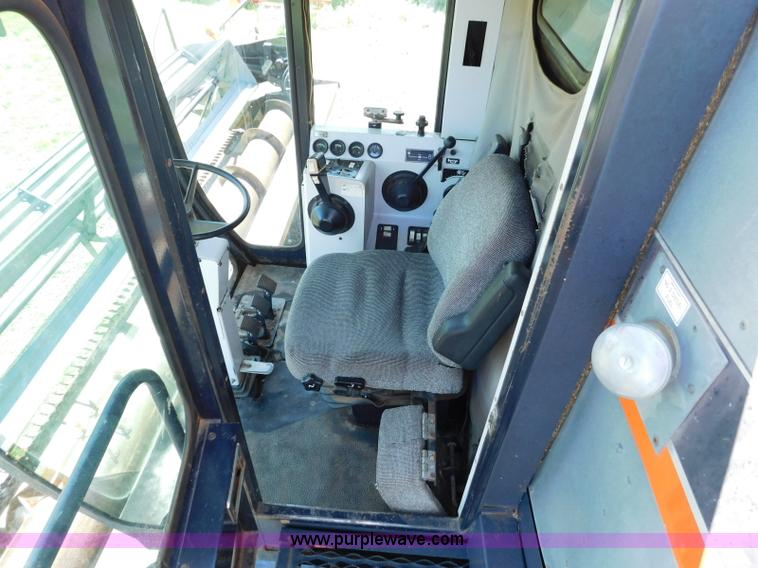 image for item L5831 1991 Gleaner R70 combine