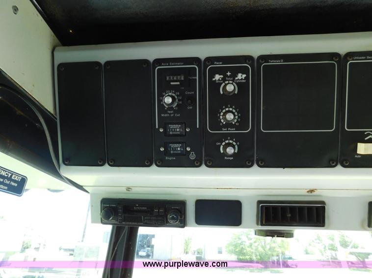 image for item L5831 1991 Gleaner R70 combine