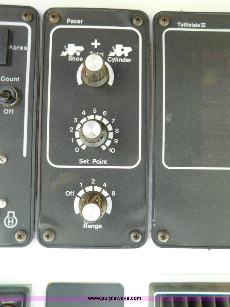 image for item L5831 1991 Gleaner R70 combine