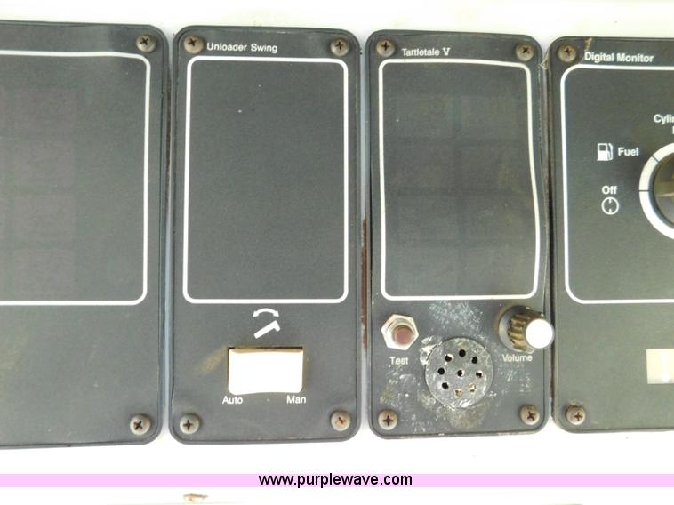 image for item L5831 1991 Gleaner R70 combine