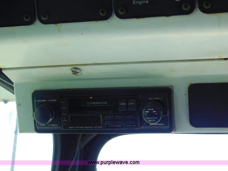 image for item L5831 1991 Gleaner R70 combine