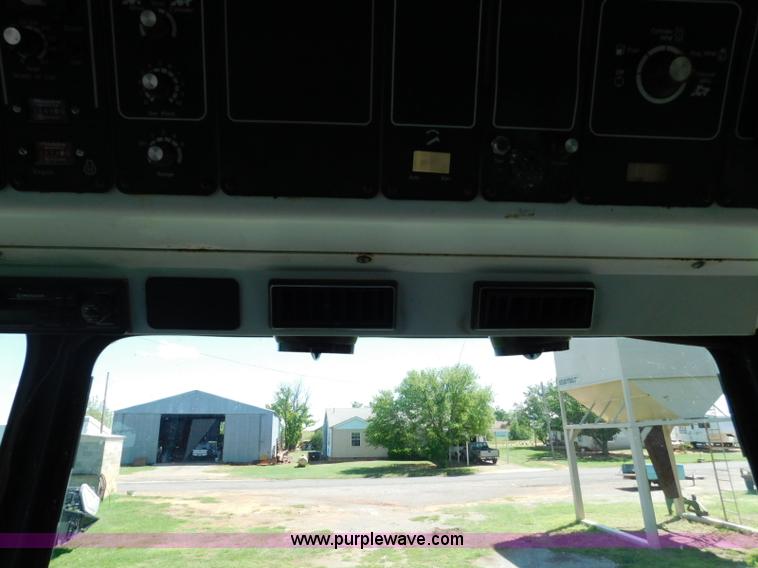 image for item L5831 1991 Gleaner R70 combine