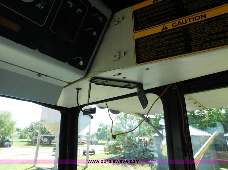 image for item L5831 1991 Gleaner R70 combine