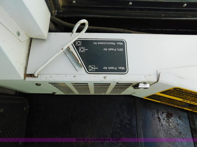 image for item L5831 1991 Gleaner R70 combine