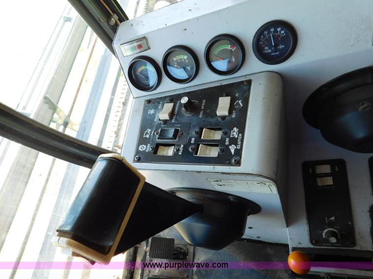 image for item L5831 1991 Gleaner R70 combine