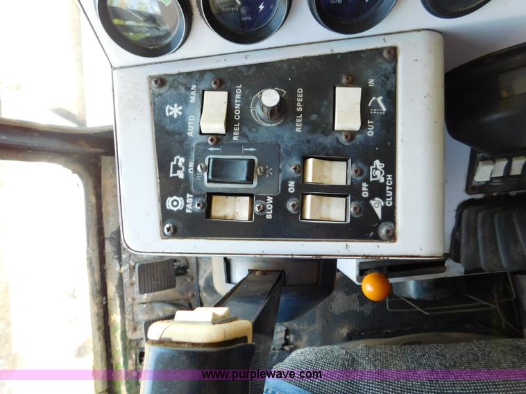 image for item L5831 1991 Gleaner R70 combine