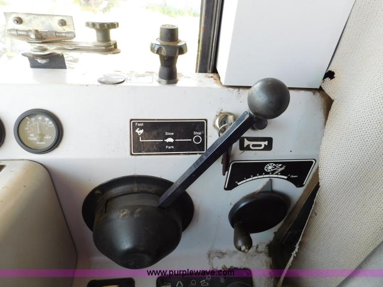 image for item L5831 1991 Gleaner R70 combine