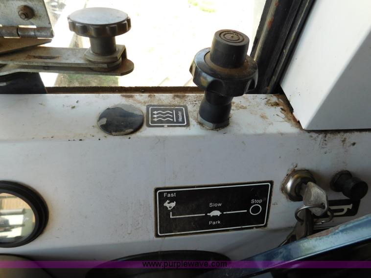 image for item L5831 1991 Gleaner R70 combine