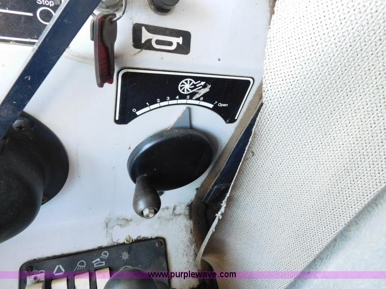 image for item L5831 1991 Gleaner R70 combine