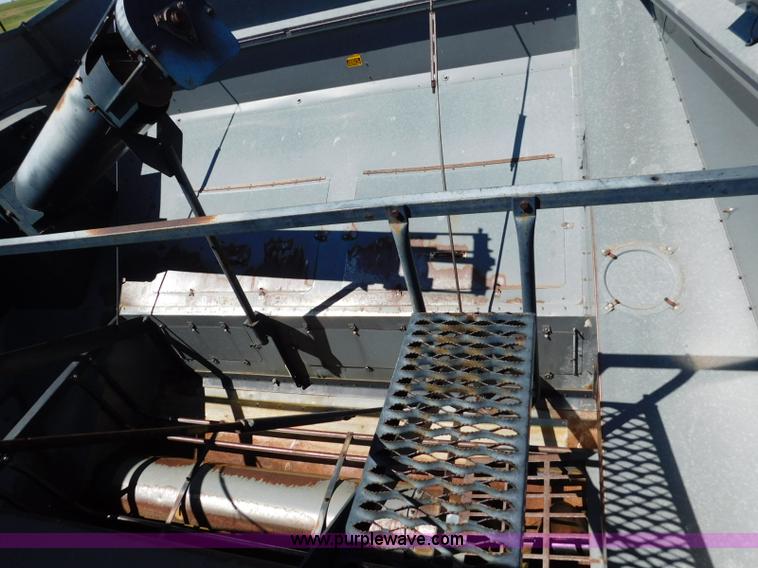 image for item L5831 1991 Gleaner R70 combine