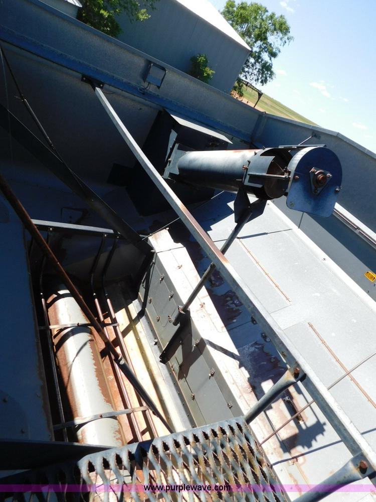 image for item L5831 1991 Gleaner R70 combine