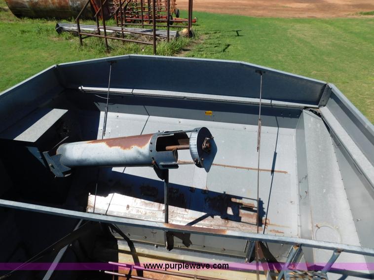 image for item L5831 1991 Gleaner R70 combine