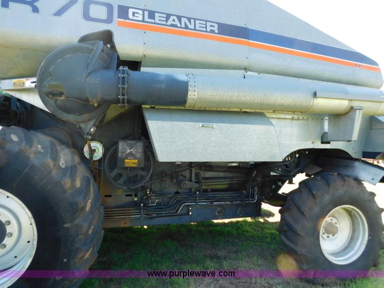 image for item L5831 1991 Gleaner R70 combine