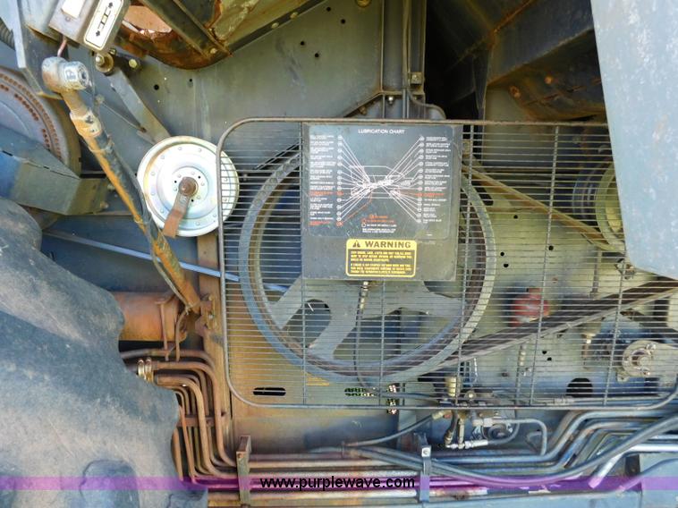 image for item L5831 1991 Gleaner R70 combine