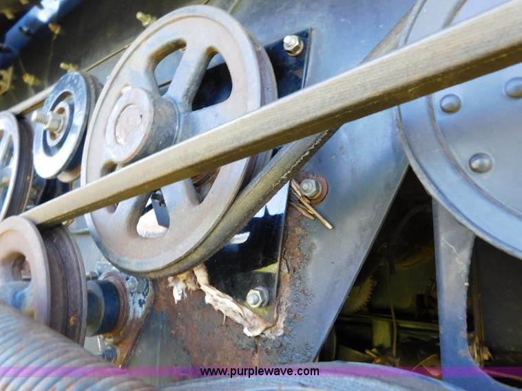 image for item L5831 1991 Gleaner R70 combine