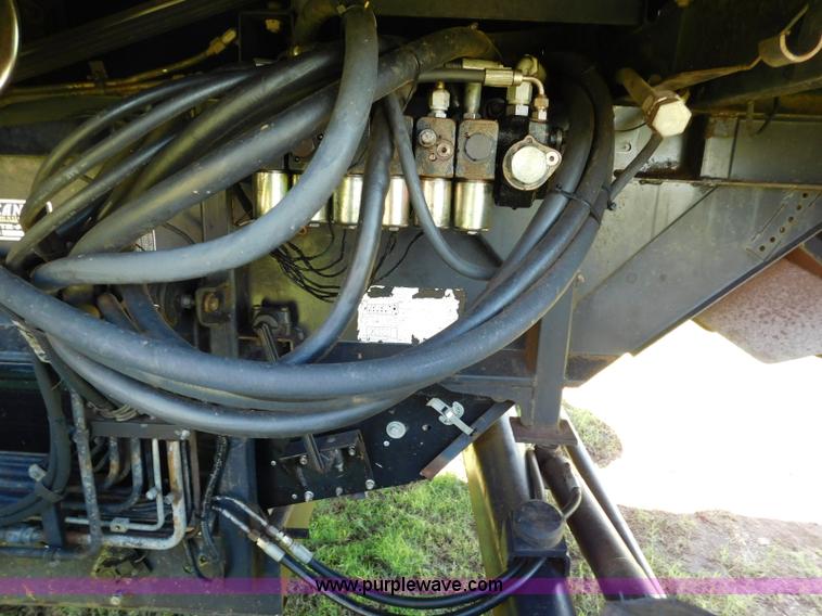 image for item L5831 1991 Gleaner R70 combine