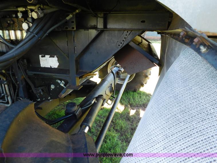 image for item L5831 1991 Gleaner R70 combine