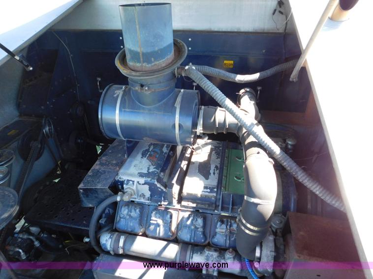 image for item L5831 1991 Gleaner R70 combine