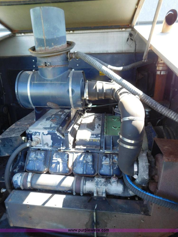 image for item L5831 1991 Gleaner R70 combine