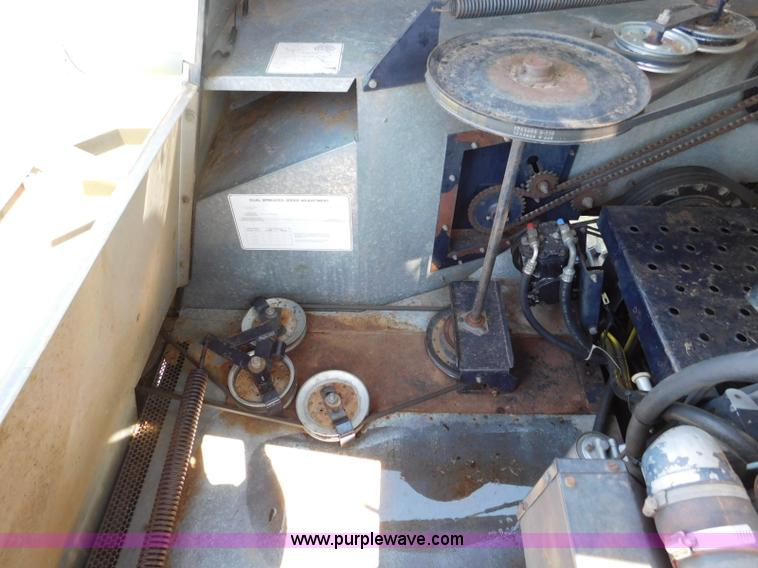 image for item L5831 1991 Gleaner R70 combine