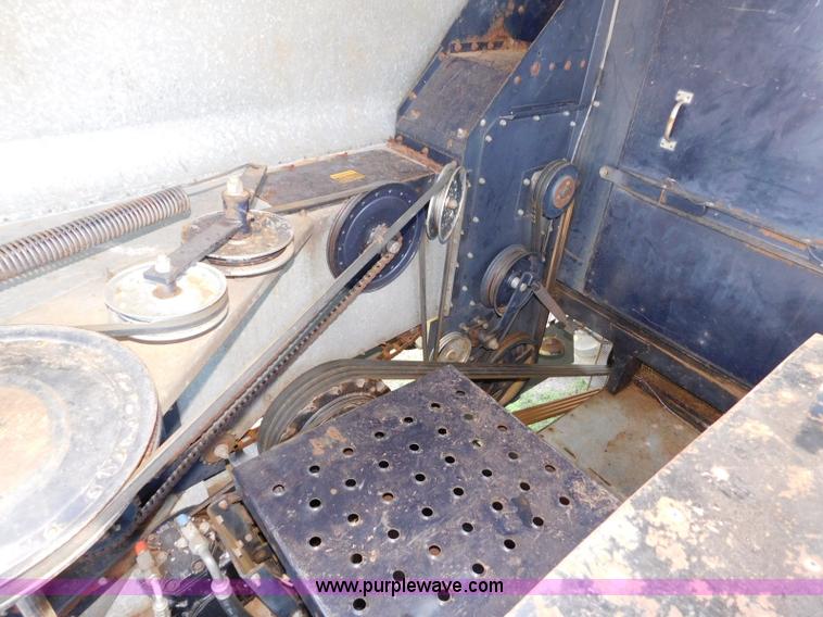 image for item L5831 1991 Gleaner R70 combine