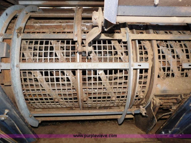 image for item L5831 1991 Gleaner R70 combine