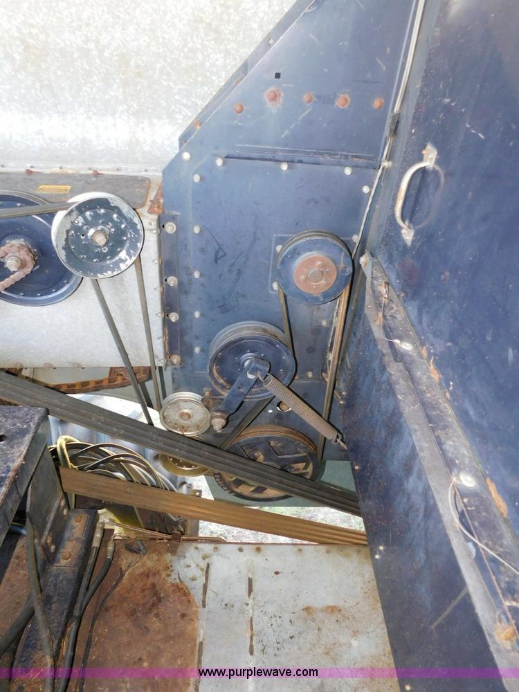 image for item L5831 1991 Gleaner R70 combine