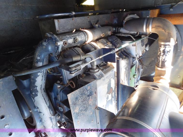 image for item L5831 1991 Gleaner R70 combine