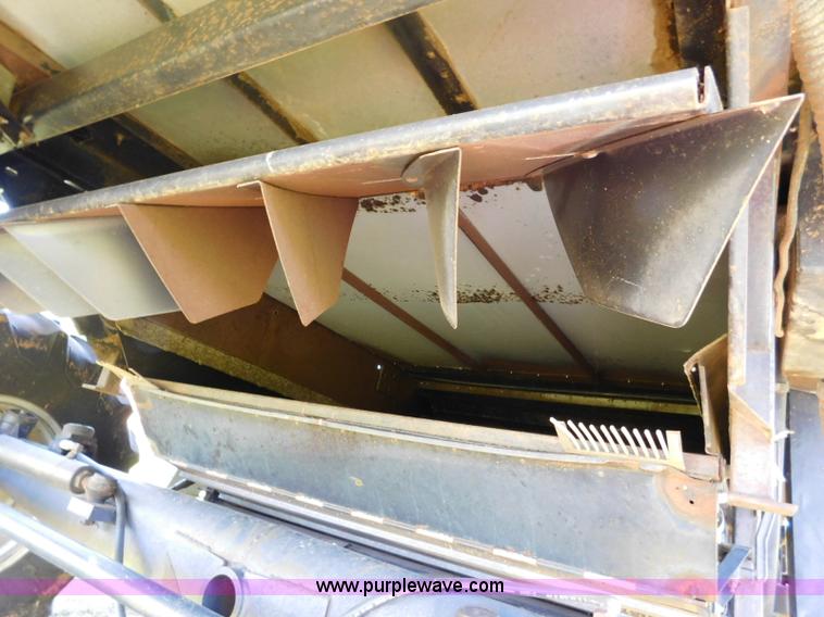 image for item L5831 1991 Gleaner R70 combine