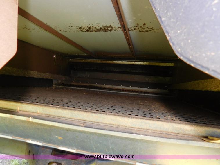 image for item L5831 1991 Gleaner R70 combine