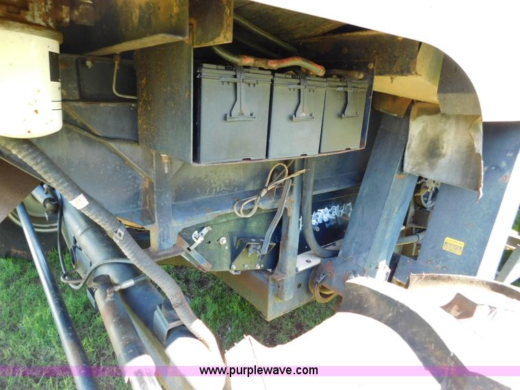image for item L5831 1991 Gleaner R70 combine