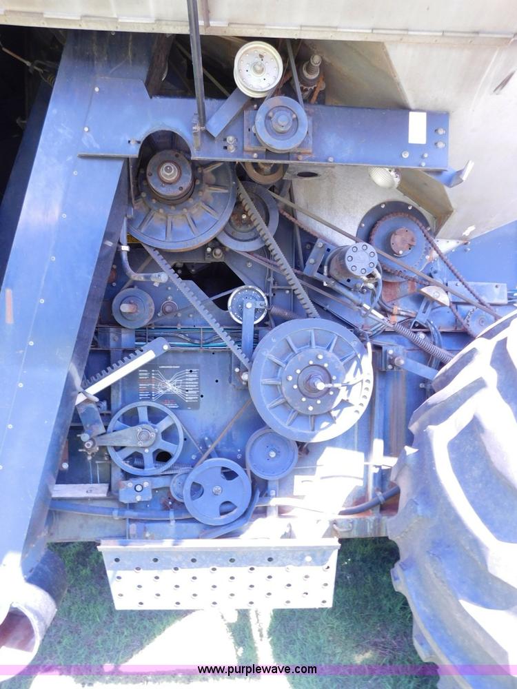 image for item L5831 1991 Gleaner R70 combine