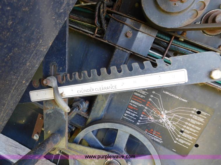 image for item L5831 1991 Gleaner R70 combine