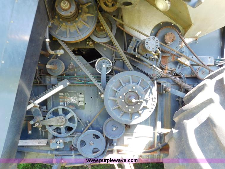 image for item L5831 1991 Gleaner R70 combine