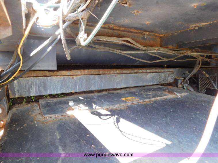 image for item L5831 1991 Gleaner R70 combine