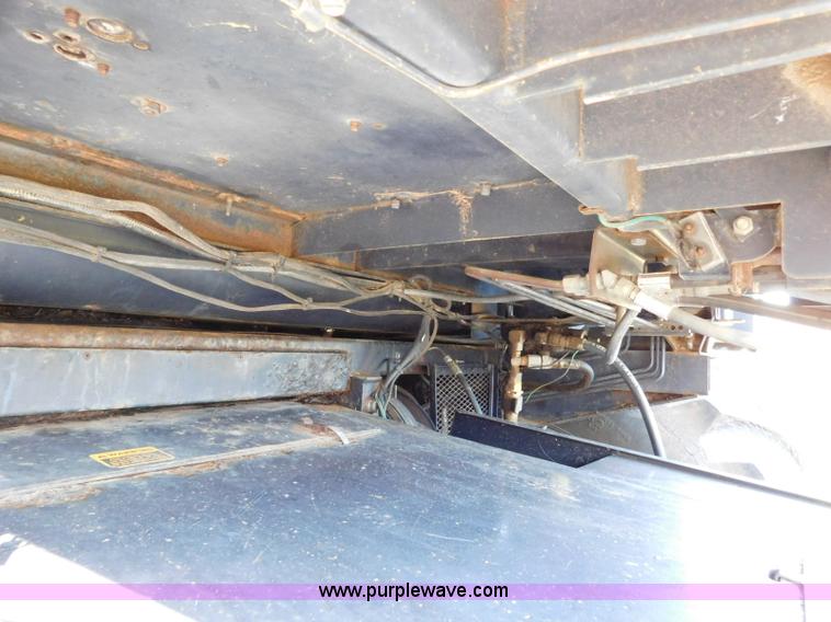 image for item L5831 1991 Gleaner R70 combine