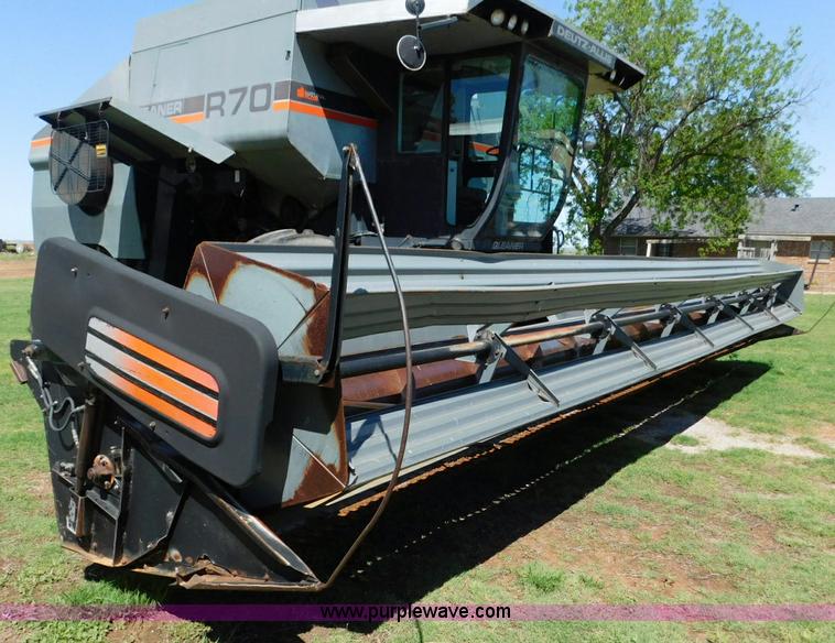 image for item L5831 1991 Gleaner R70 combine